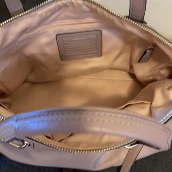 Coach duffle style purse. - Picture 3 of 7